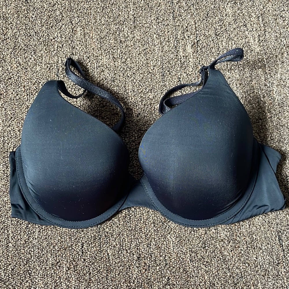 Victoria’s Secret t-shirt full coverage size 34C bra